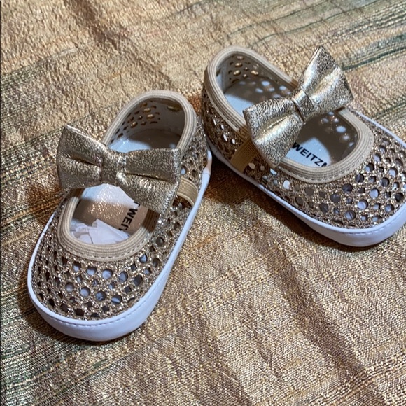 Stuart Weitzman Baby Layla Gold Shoes - Picture 3 of 6